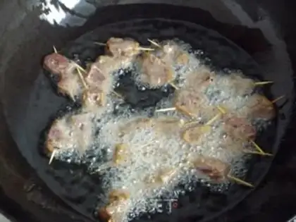 Make Black pepper toothpick beef step 11