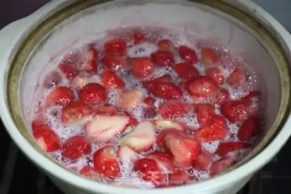 Make Strawberry jam step 4
