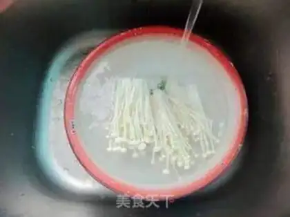 Make Gold needles, pineapple soup step 1