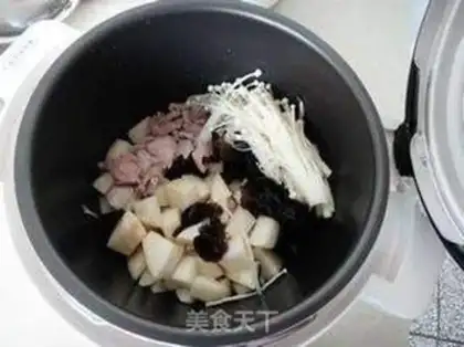 Make Gold needles, pineapple soup step 4