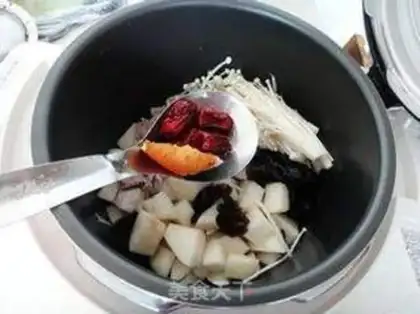 Make Gold needles, pineapple soup step 5