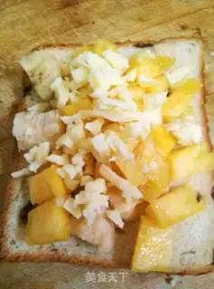 Make Little fruit toast pizza step 1