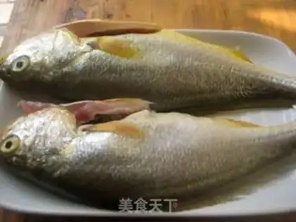 Make Dried yellow fish step 0