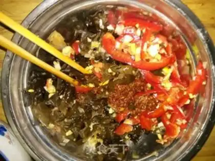 Make Garlic sprouts back to the pot step 1
