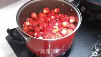 Make Strawberry juice step 1