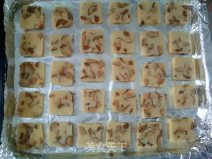 Make Red-tree cookies step 14