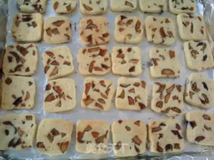 Make Red-tree cookies step 15