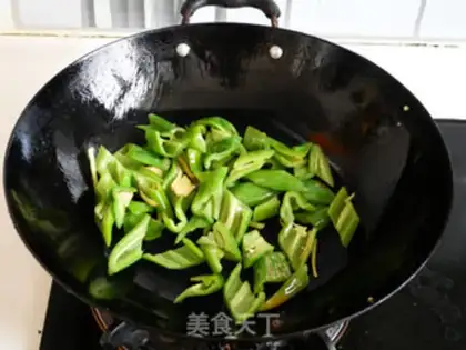 Make Toad pepper and fried eggs step 6
