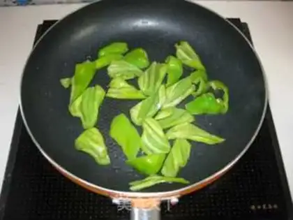 Make Hot pepper fried chicken legs step 7