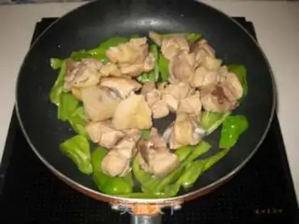 Make Hot pepper fried chicken legs step 8