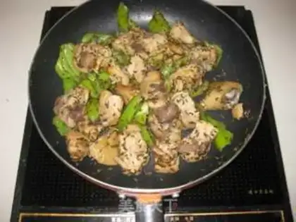 Make Hot pepper fried chicken legs step 11