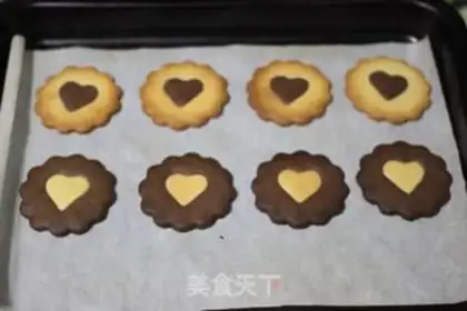 Make Heart-to-heart cookies step 16