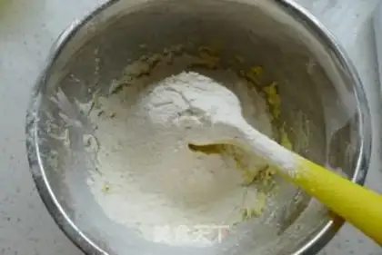 Make Three-coloured Twinkies step 2