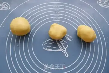 Make Three-coloured Twinkies step 4