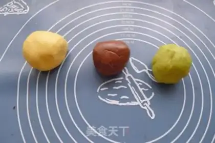Make Three-coloured Twinkies step 5