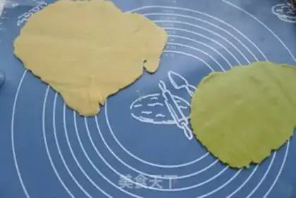 Make Three-coloured Twinkies step 7