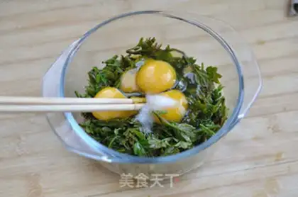 Make Pyramid fried eggs step 2