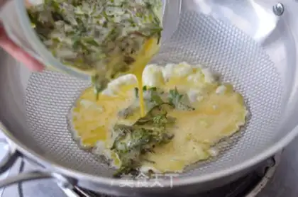 Make Pyramid fried eggs step 4