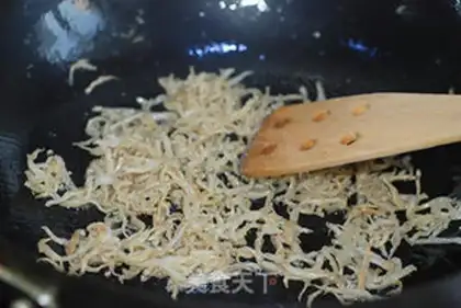 Make Spicy silver fish dry step 4