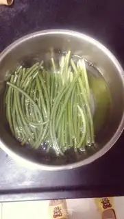 Make Garlic fried eggs step 0