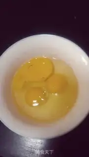 Make Garlic fried eggs step 3
