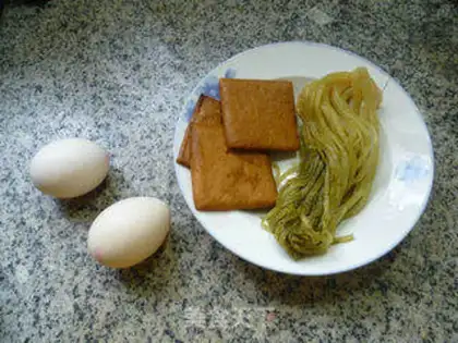 Make Snow pickles and fried eggs step 0
