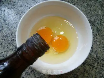 Make Snow pickles and fried eggs step 1