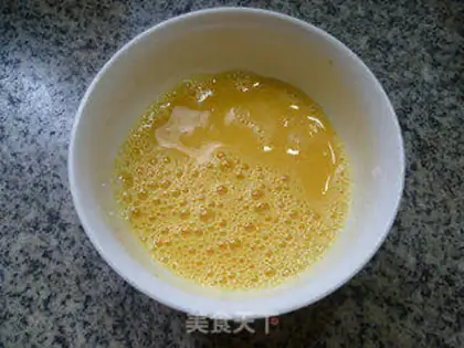 Make Snow pickles and fried eggs step 2