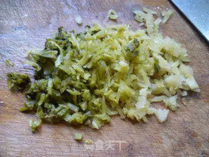 Make Snow pickles and fried eggs step 4