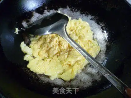Make Snow pickles and fried eggs step 5