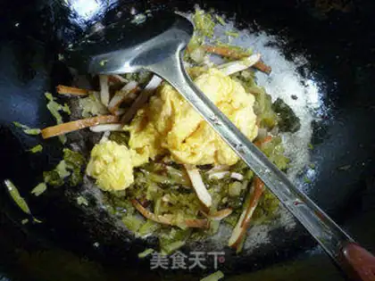 Make Snow pickles and fried eggs step 7