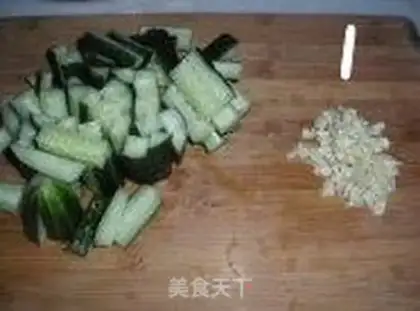 Make Garlic sauce and cucumber step 0