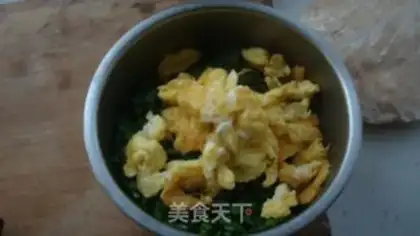 Make An egg box of celery step 1