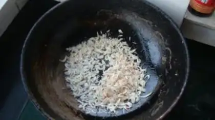 Make An egg box of celery step 2