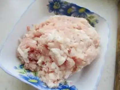 Make The meat and the garlic step 1