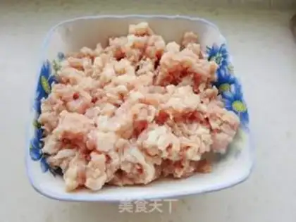 Make The meat and the garlic step 2