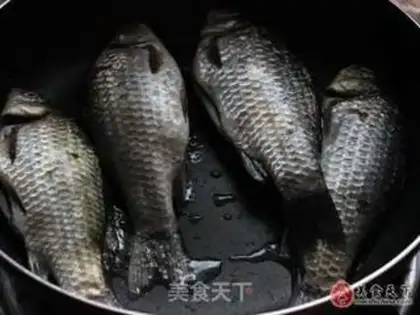 Make Milky, thick fish soup step 1