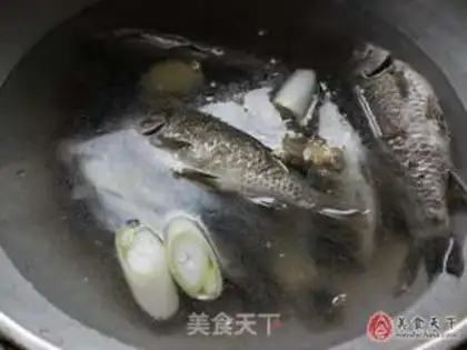 Make Milky, thick fish soup step 2