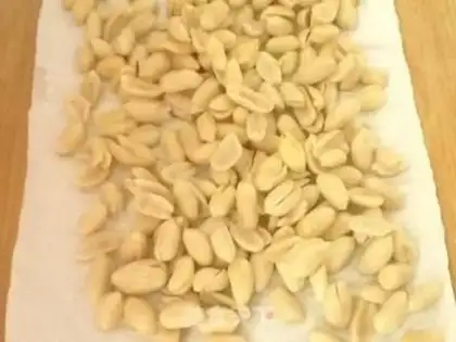 Make Spicy peanuts step 1