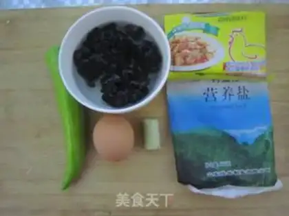 Make Plum pepper fried eggs step 0