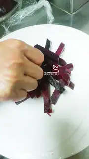 Make Red head salad step 1