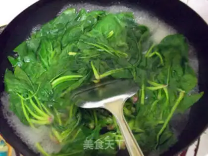 Make Eggskin spinach tower step 1