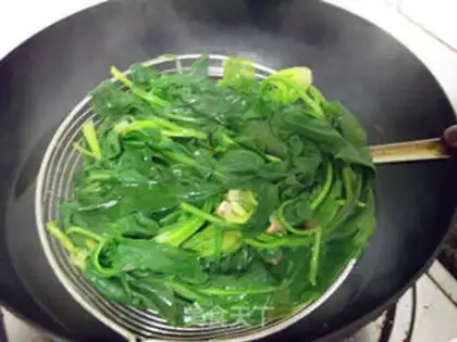 Make Eggskin spinach tower step 2
