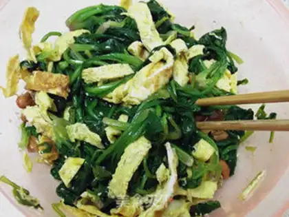Make Eggskin spinach tower step 7