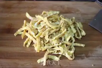 Make Crystal melon rolls step 2