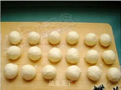 Make Milk embroidery bread step 4