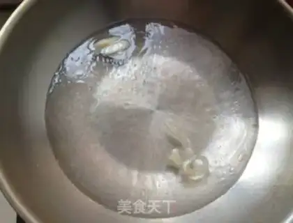 Make Fresh bouquet soup noodles step 2