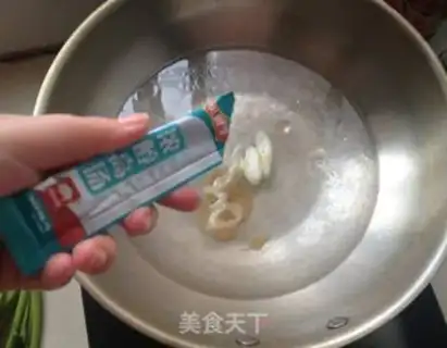 Make Fresh bouquet soup noodles step 3