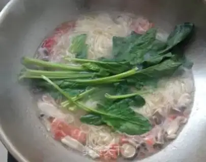 Make Fresh bouquet soup noodles step 7