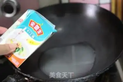 Make Crystal melon rolls step 17